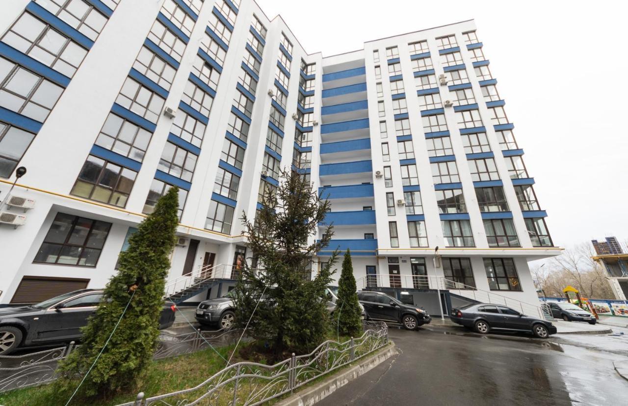 Апартаменты На Центральной Улице キエフ エクステリア 写真